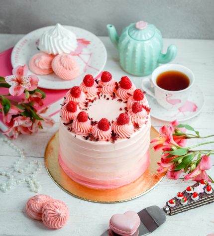 cake-oiled-with-white-cream-garnished-with-strawberries